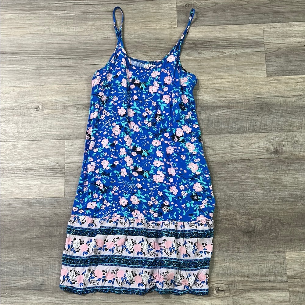 Qearal women’s sun dress. Size Medium